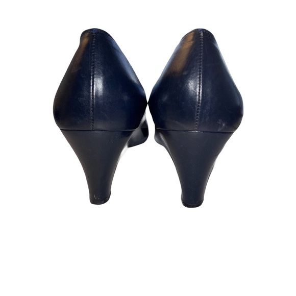 Salvatore Ferragamo Vintage Black Leather Pumps | 8.5 AA Narrow | Made in Italy - Picture 4 of 10